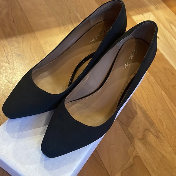 Calvin Klein Pallavi Pointed Toe Wedge Pumps - Picture 2 of 5